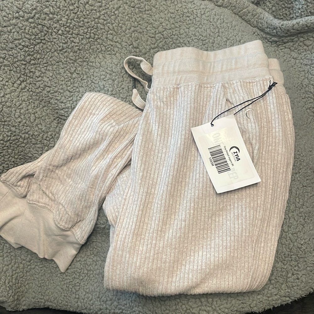 Zyia Active gray ribbed joggers- M- NWT